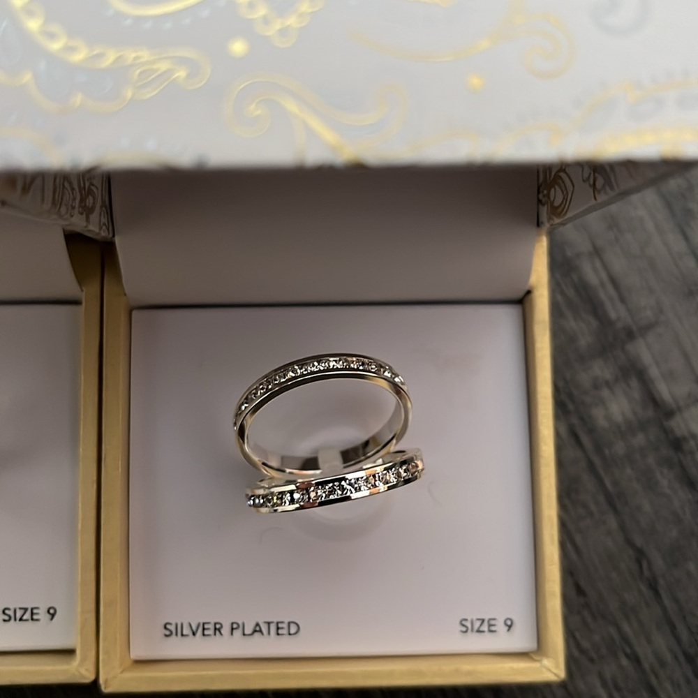 4 Rings -2 Silver & 2 Gold - Picture 3 of 3
